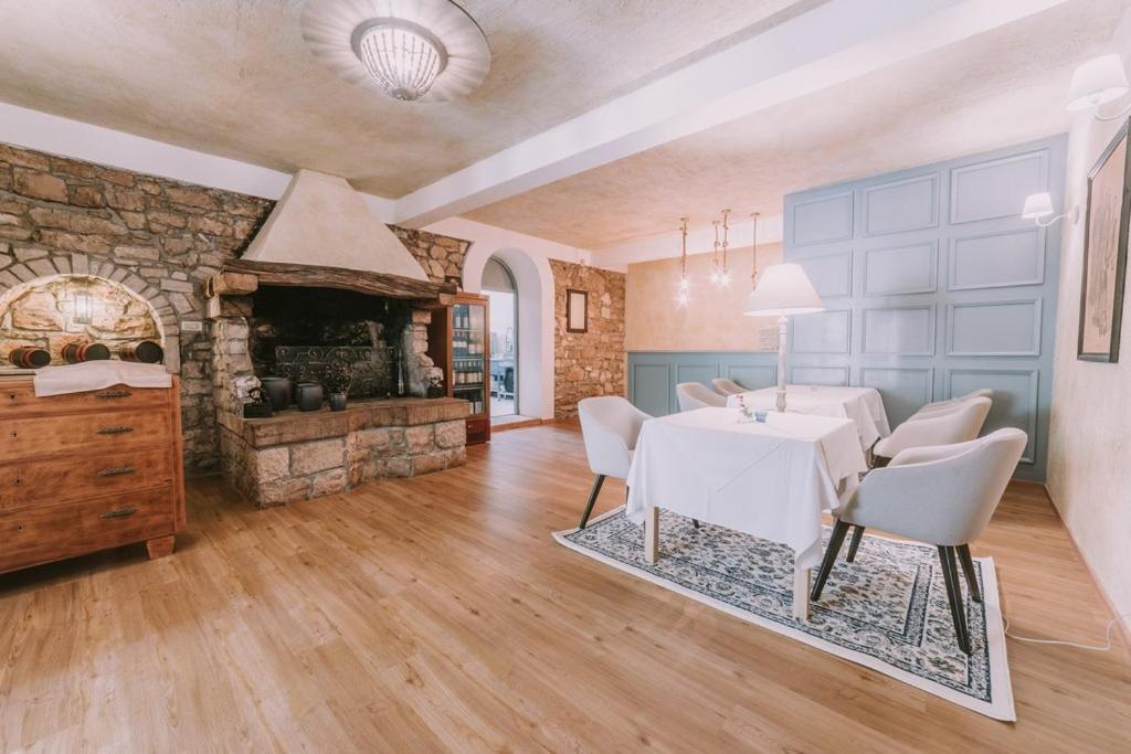 Bed And Breakfast Kolo Adults Only Bužinija Buitenkant foto